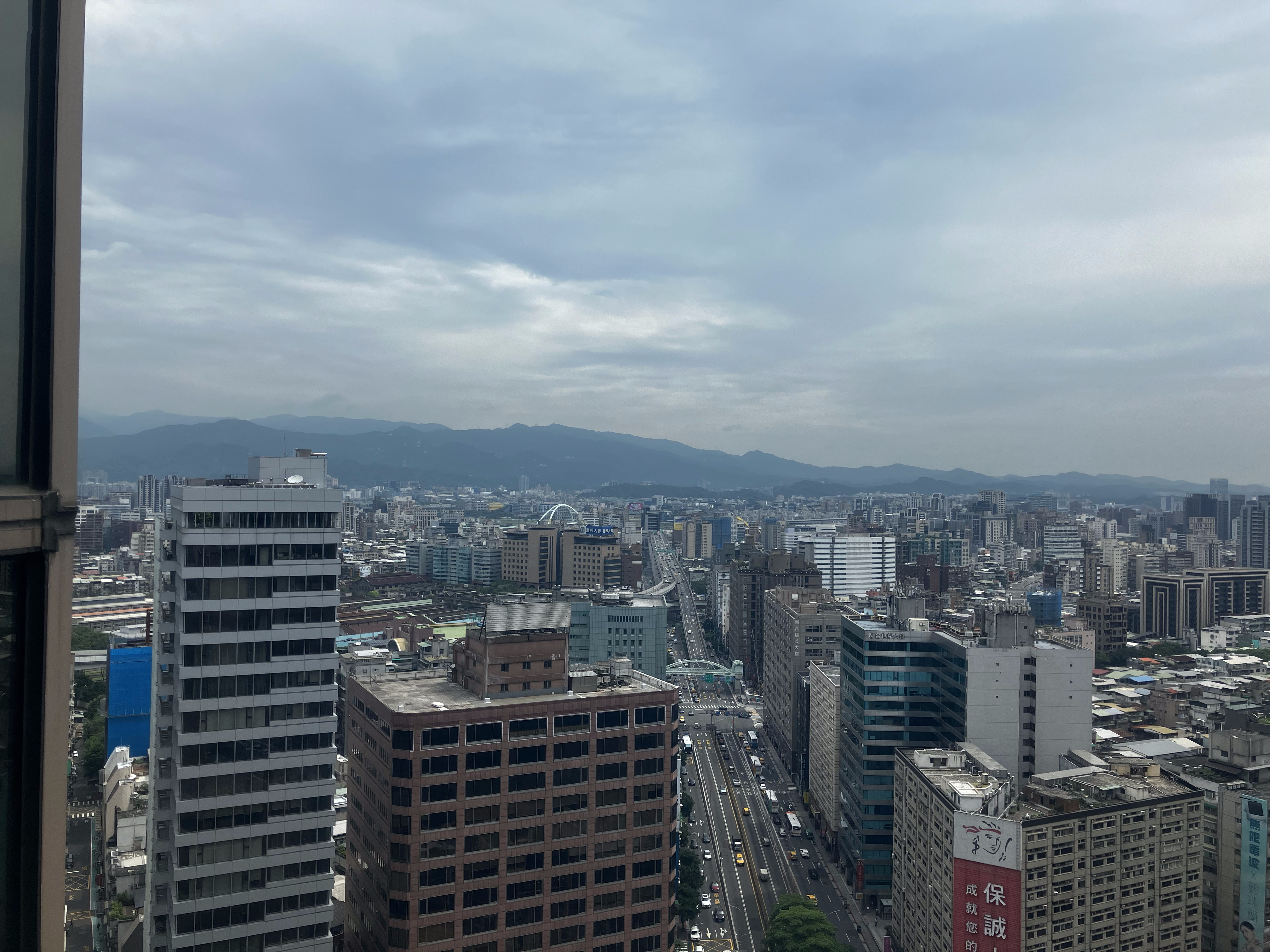 An overview of this city (and of me).