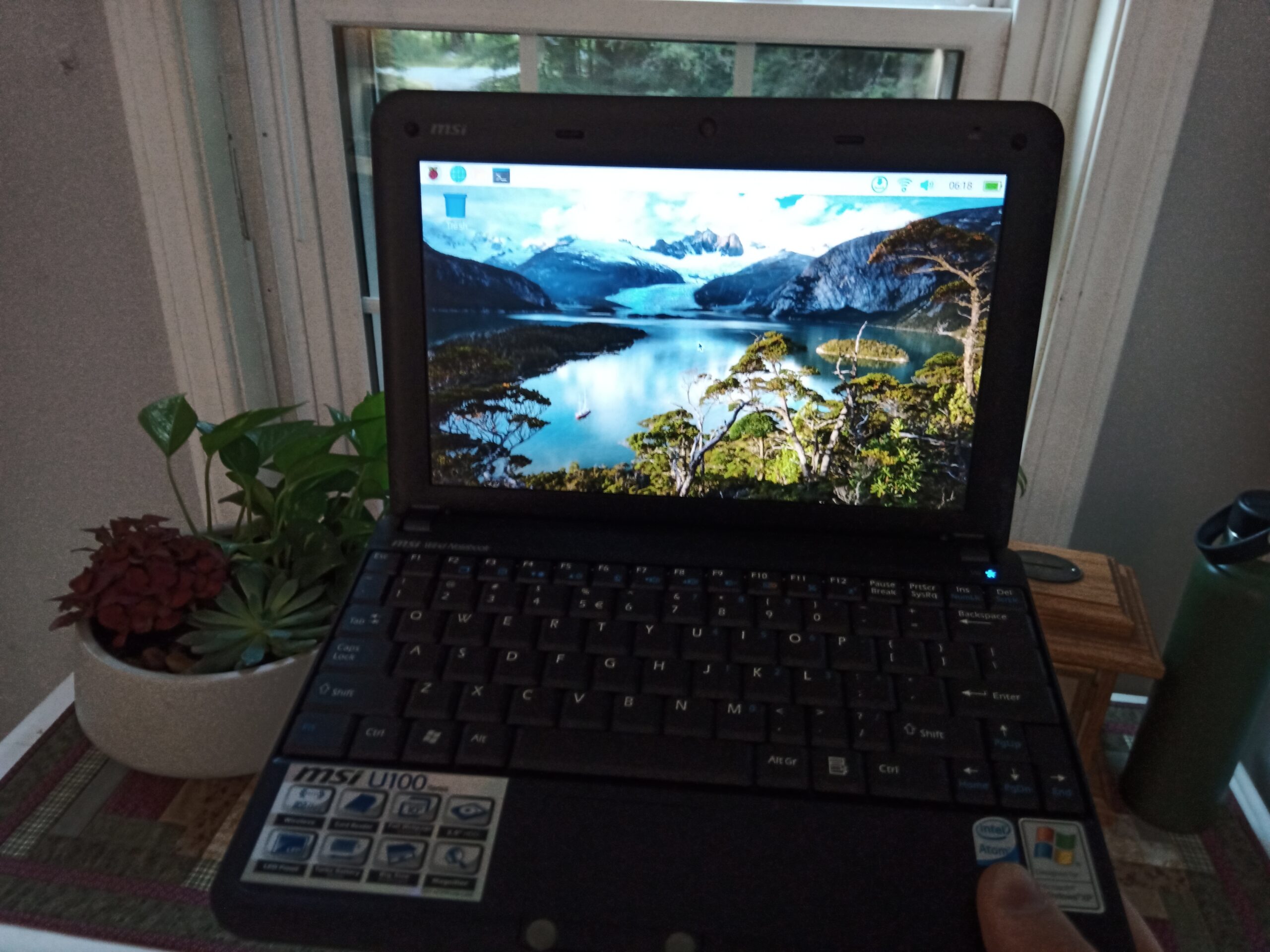 Raspi netbook hand.