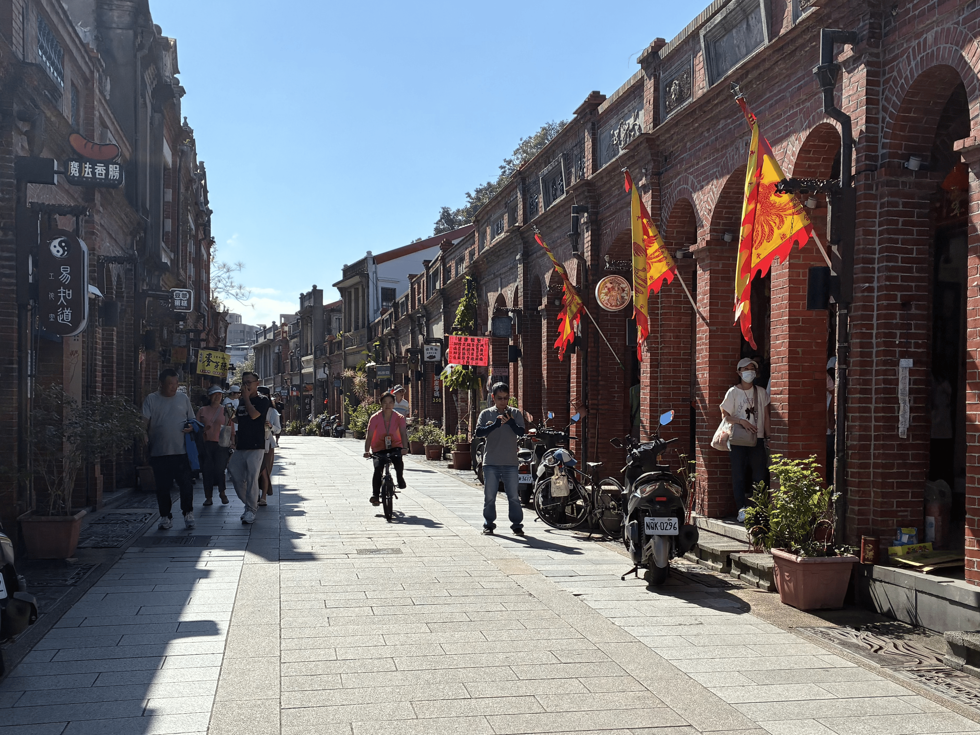 I even went to Sanxia Old Street with some friends.